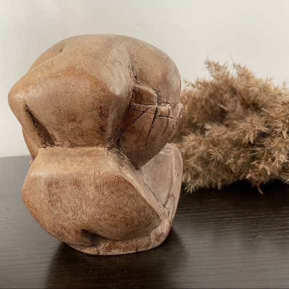 Wood Statue of a Man Crying - Picture 2 of 7